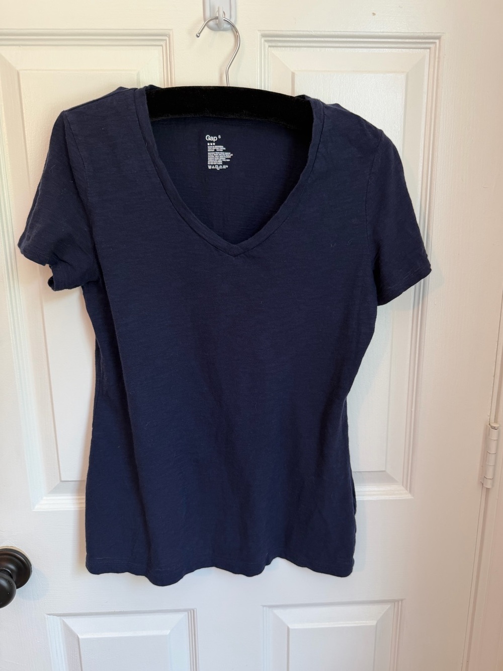 GAP Women's V-Neck Short Sleeve Tee in Navy, Relaxed Fit Sm